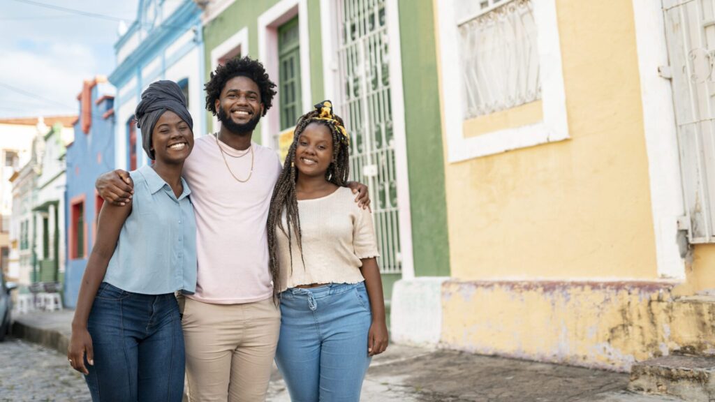 Malgré les temps modernes, les communautés noires sont confrontées à la discrimination en matière d'éducation et d'emploi.