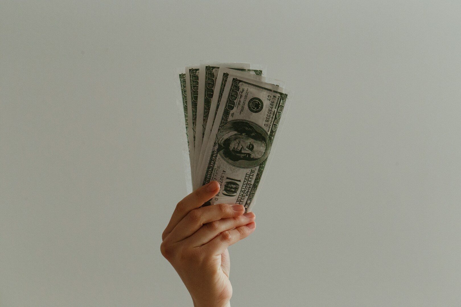 Aujourd'hui, nous avons généralement d'importantes sommes d'argent sur nos comptes bancaires. Mais selon certaines autorités, il n'est pas mauvais de disposer également d'une grande quantité d'argent liquide.