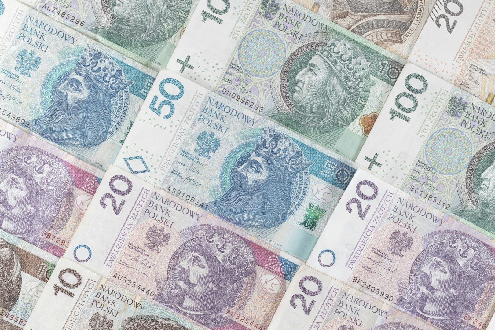 Cette année, un nombre record de Polonais recevront l'allocation spéciale de 7 000 PLN par mois.